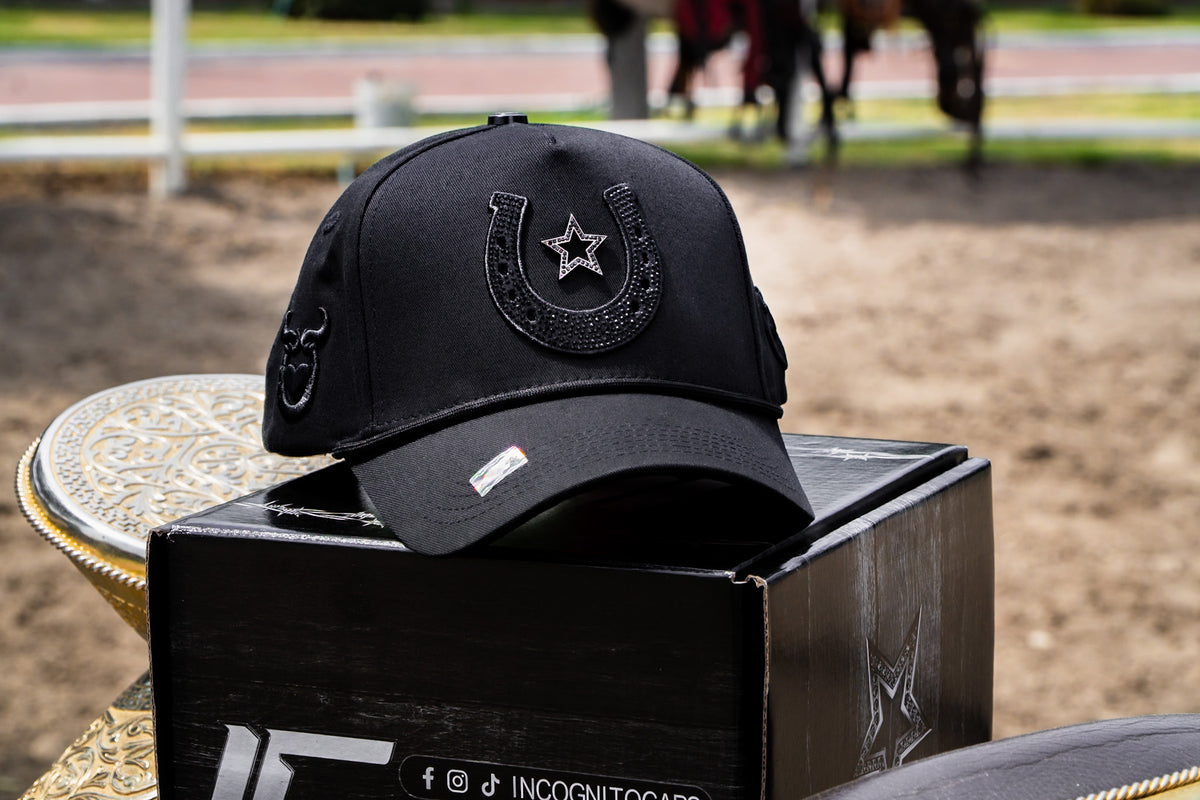 STAR HORSE TOTAL BLACK