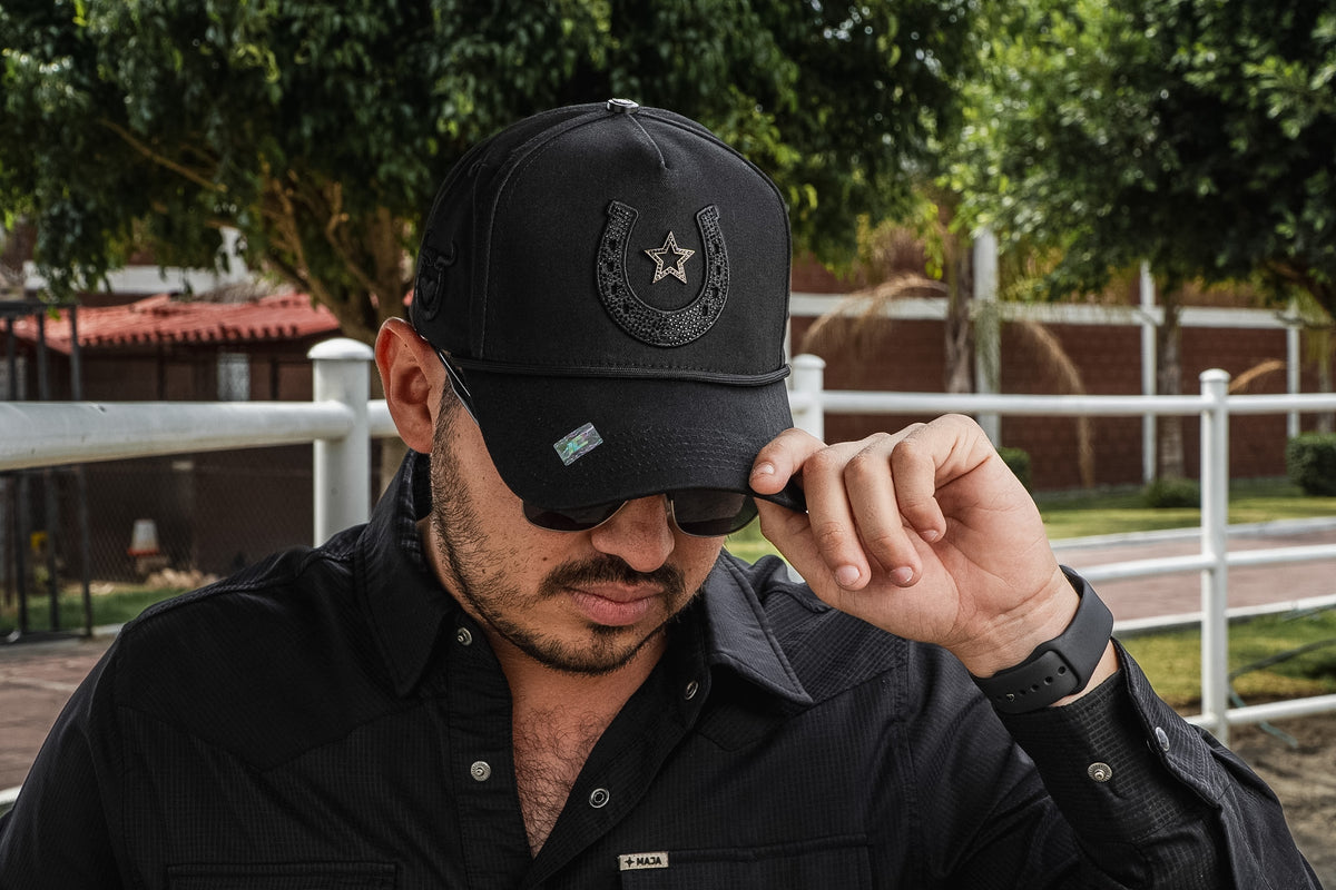 STAR HORSE TOTAL BLACK