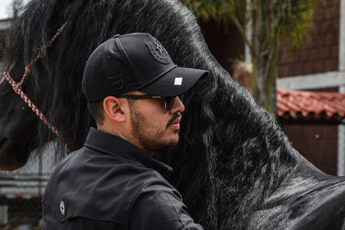 STAR HORSE TOTAL BLACK